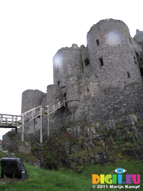 SX20540 Harlech Castle gatehouse from outside